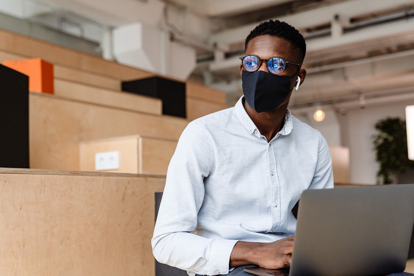 Guy with mask and laptop